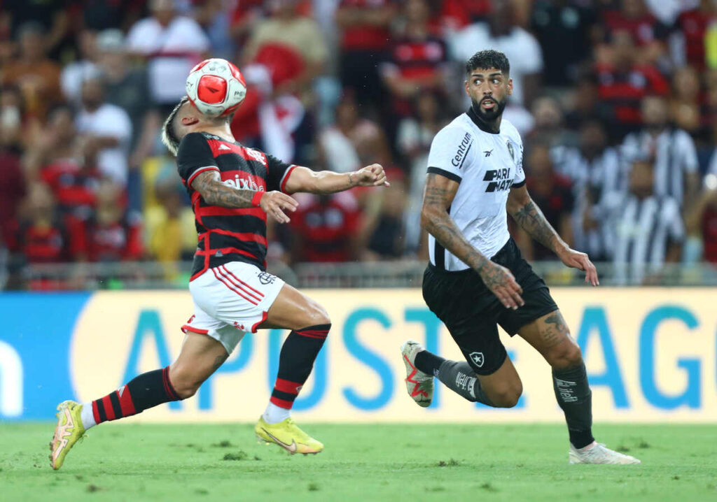 Flamengo e Botafogo medem forças no Brasileirão