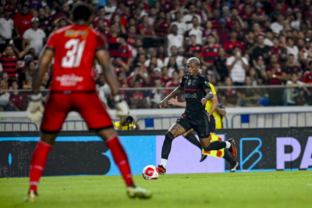 Flamengo vence Sampaio Corrêa em Belém