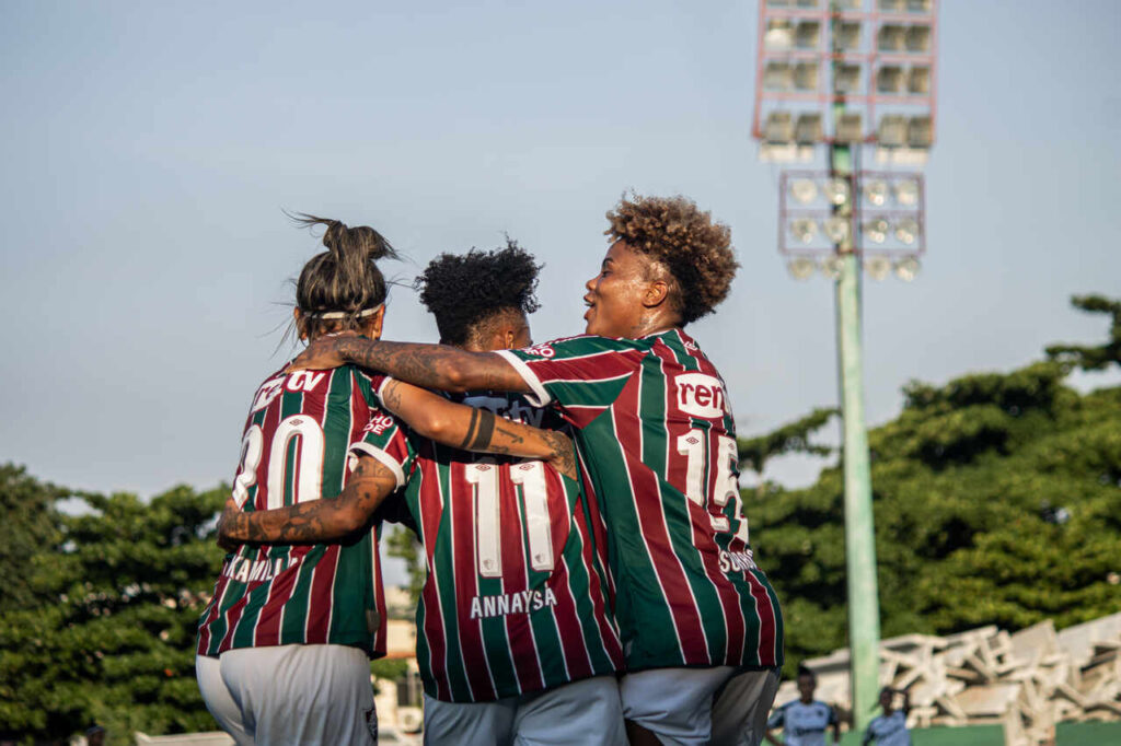 Fluminense e Botafogo medem forças no Brasileirão Feminino
