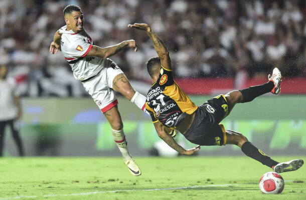 Após uma classificação sofrida, o São Paulo encarou o Novorizontino nas quartas de final do Paulistão. Após um empate em 1 a 1 no Morumbis, a decisão foi para os pênaltis e a equipe do interior levou a melhor na marca da cal. O Tricolor, pelo segundo ano seguido, caía de forma precoce no estadual. A pressão em Carpini cresce. - Foto: Mauro Horita/Ag. Paulistão