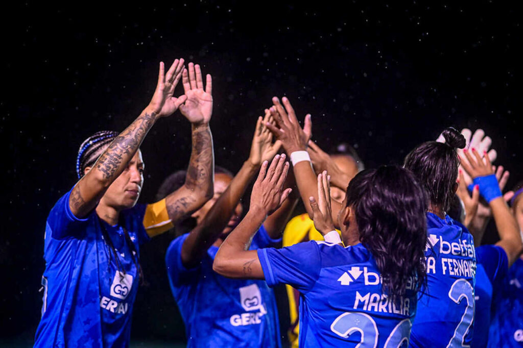 Cruzeiro derrota Inter no Brasileirão Feminino