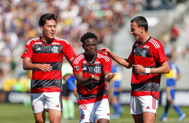 Nova camisa pré-jogo do Flamengo faz alusão às tatuagens de seus