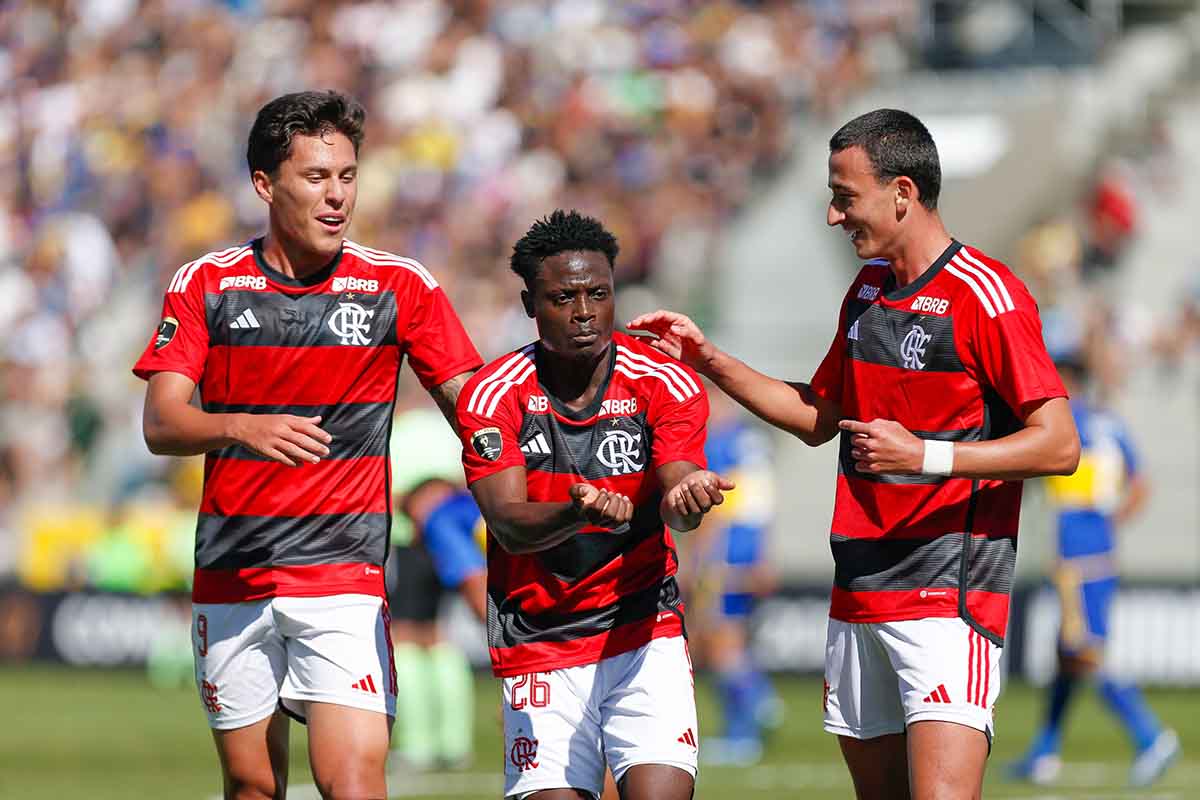 Flamengo e Palmeiras medem forças no Brasileirão Sub-20
