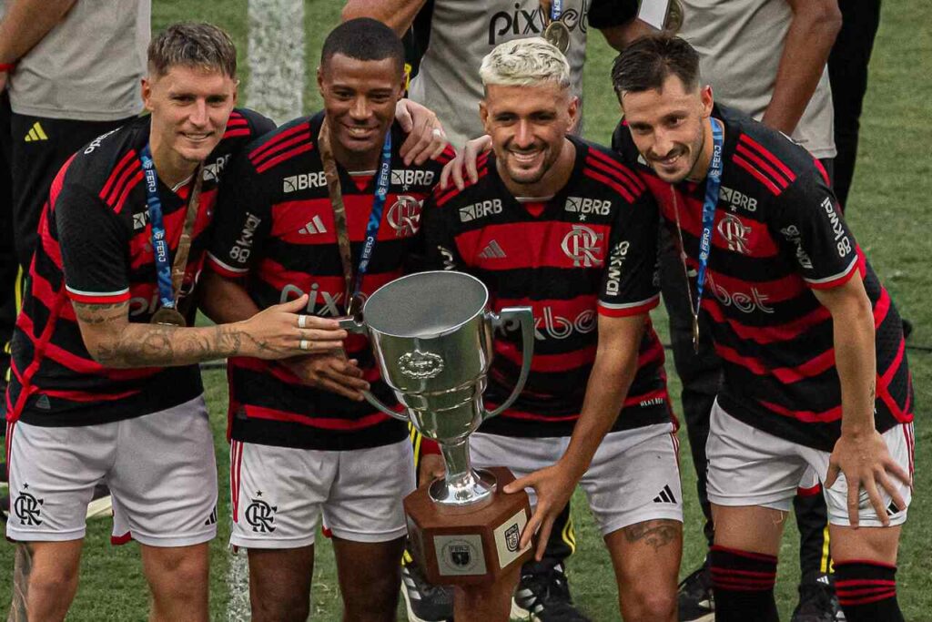 Flamengo planeja retorno de quarteto uruguaio