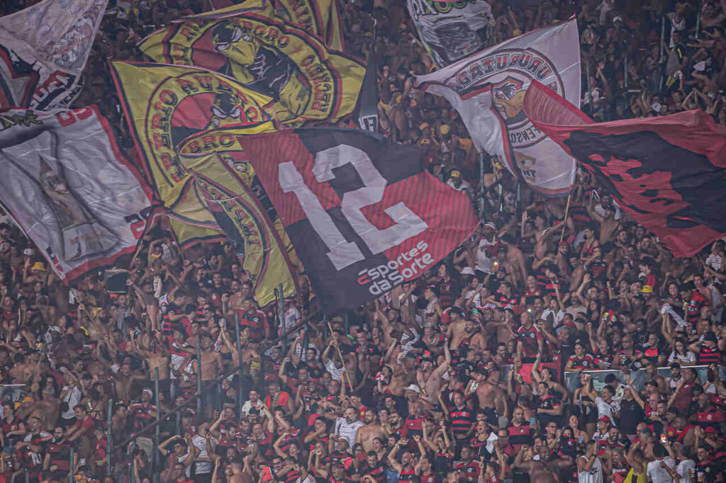 Flamengo e Corinthians se enfrentam no Maracanã
