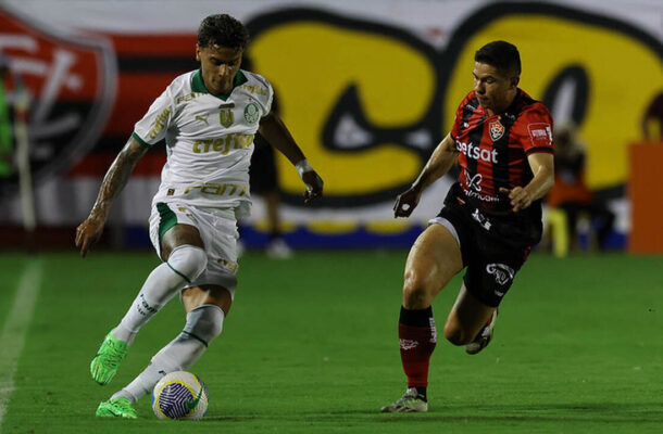 Já no Campeonato Brasileiro, Verdão estreia com triunfo em cima do Vitória, fora de casa. 1 a 0 no Barradão, com gol de Richard Ríos. - Foto: Cesar Greco/Palmeiras