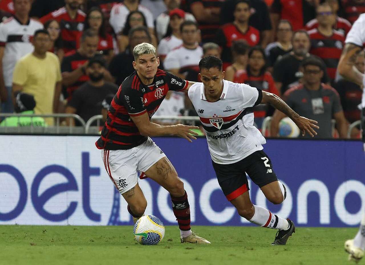 Atuações do São Paulo contra o Flamengo: Muita luta. Pouca bola
