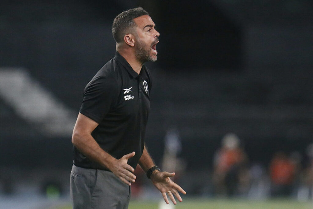 Botafogo afasta dupla por caso de indisciplina