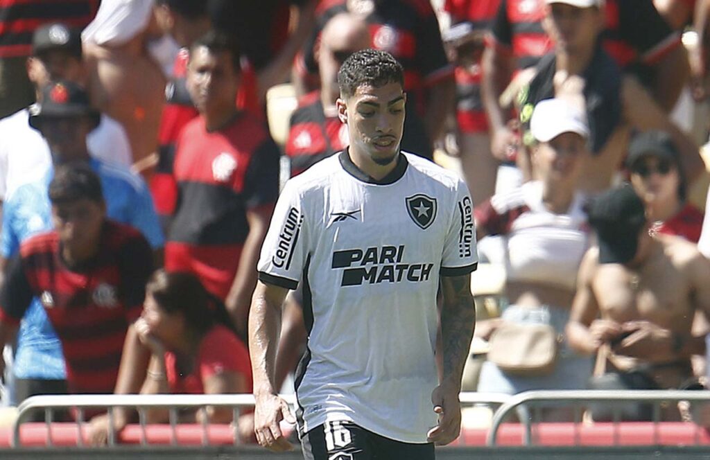 Hugo em campo pelo Botafogo