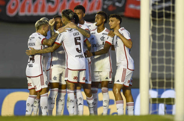 Depois disso, o Flamengo alternou o foco entre Brasileirão e Libertadores. Nas três primeiras partidas do campeonato nacional, o clube manteve o bom desempenho e venceu o Atlético-GO e São Paulo. O time ainda empatou com Palmeiras fora de casa. Foto: Marcelo Cortes/Flamengo