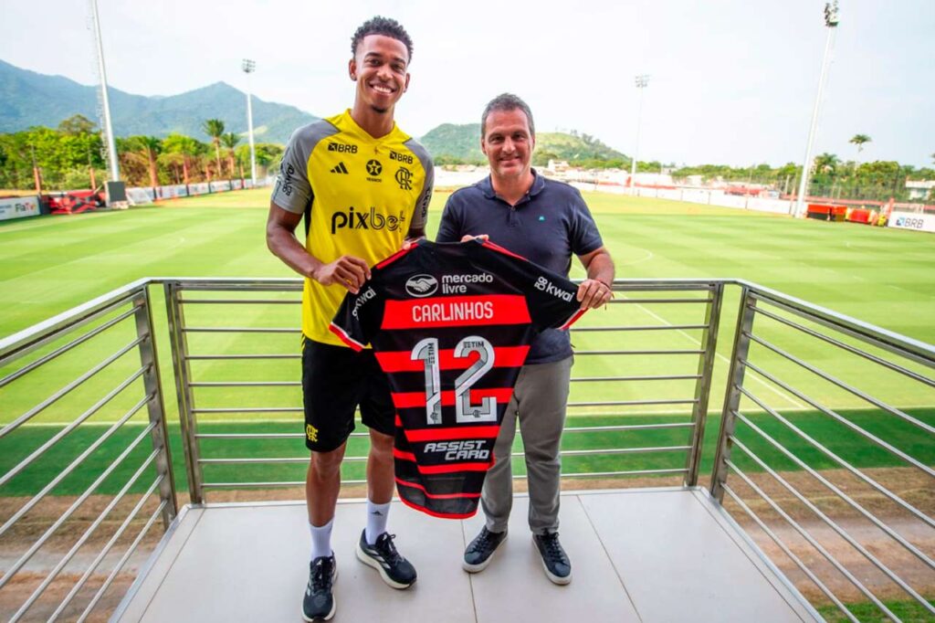 Carlinhos se apresenta ao Flamengo nesta sexta-feira 