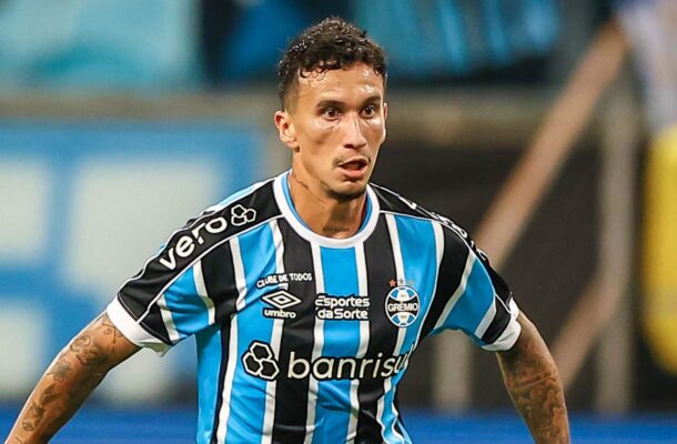 DODI: Sua partida se resume a uma confusão com Carrillo e à expulsão. NOTA: 3,0Foto Lucas Uebel/Grêmio