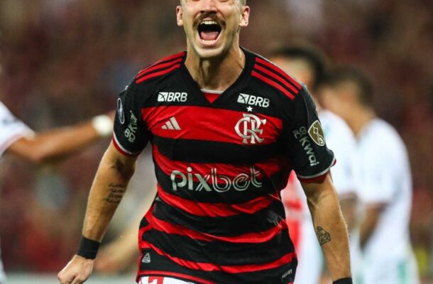 Ainda no mês de abril, time comandado por Tite venceu a sua primeira partida pela Libertadores 2024. Pedro e o estreante Léo Ortiz marcaram na vitória por 2 a 0 sobre o Palestino, no Maracanã. Foto: Divulgação/Flamengo