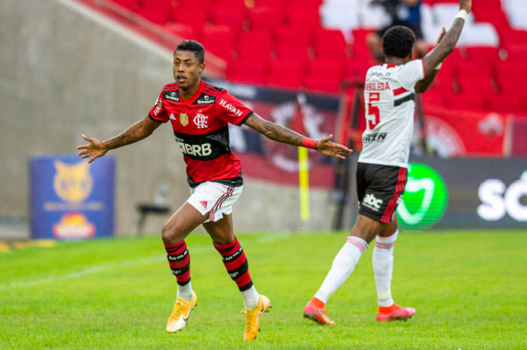 Flamengo e São Paulo medem forças no Maracanã
