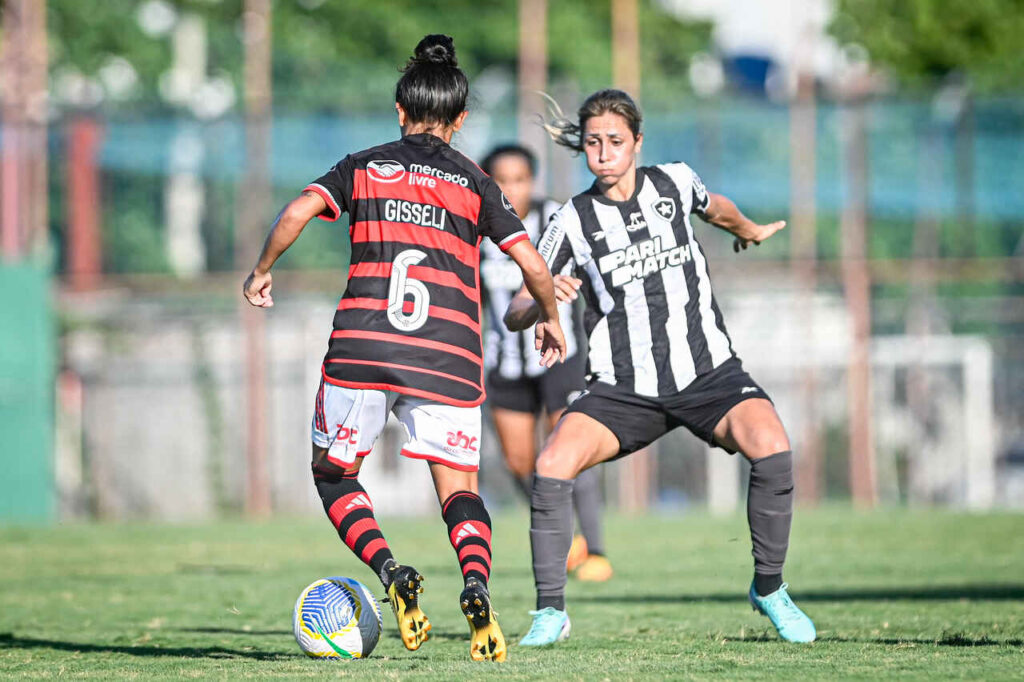 Flamengo vence Botafogo no Brasileirão Feminino