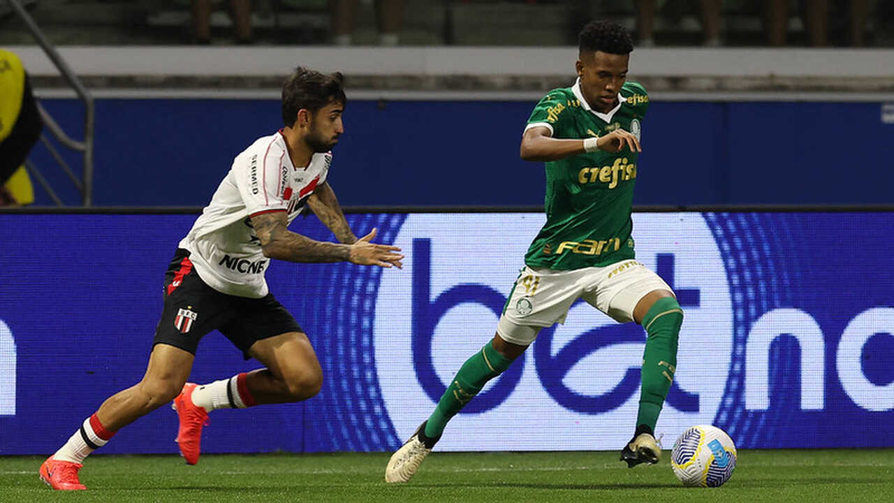 Atuações do Palmeiras contra o Botafogo-SP: Estêvão salva!