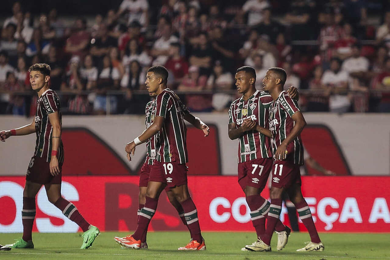 Jogadores do Fluminense no jogo com o São Paulo