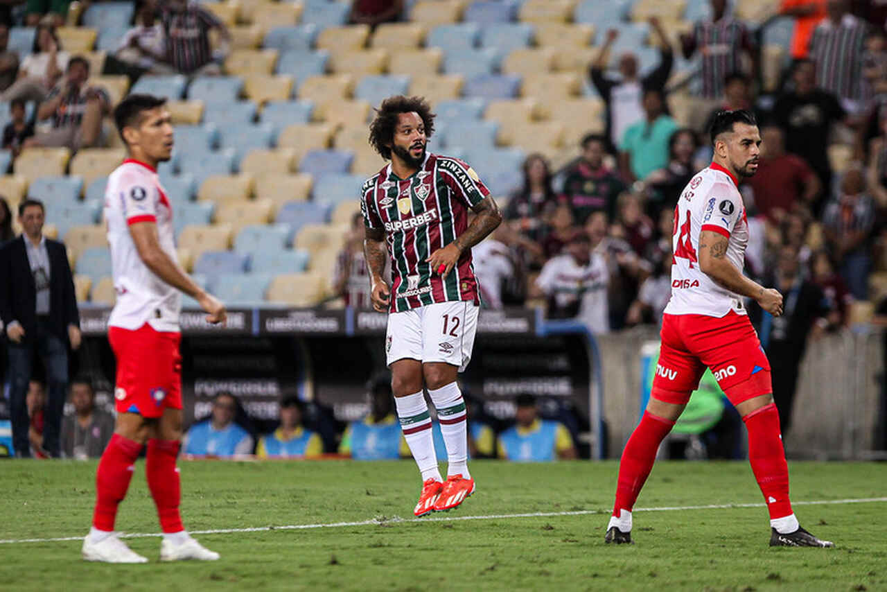 Marcelo marcou um golaço diante do Cerro Porteño, no Maracanã - Foto: Lucas Merçon/Fluminense