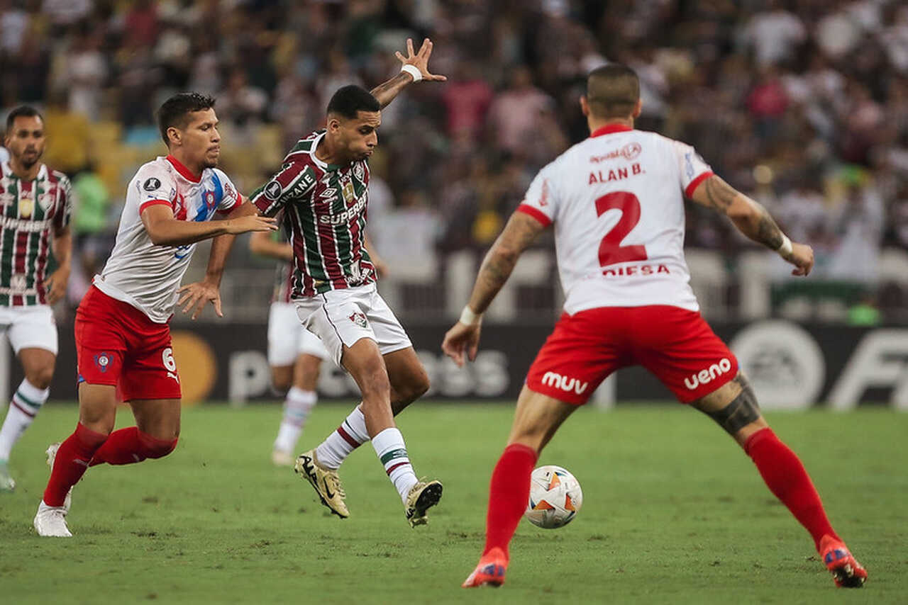 Atuações do Fluminense contra o Cerro Porteño: bom jogo de Guga