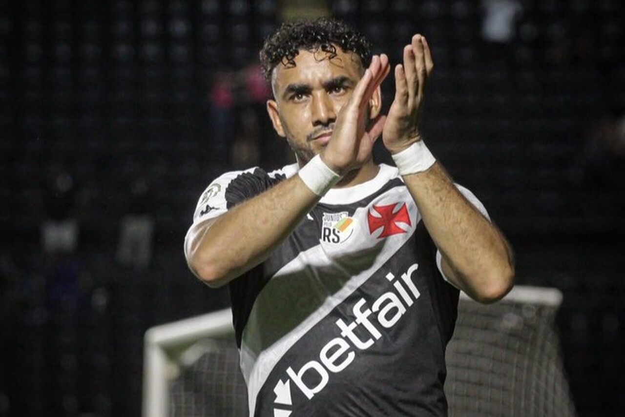 Payet, do Vasco, pode retornar aos gramados diante do Botafogo - Foto: Matheus Lima / Vasco