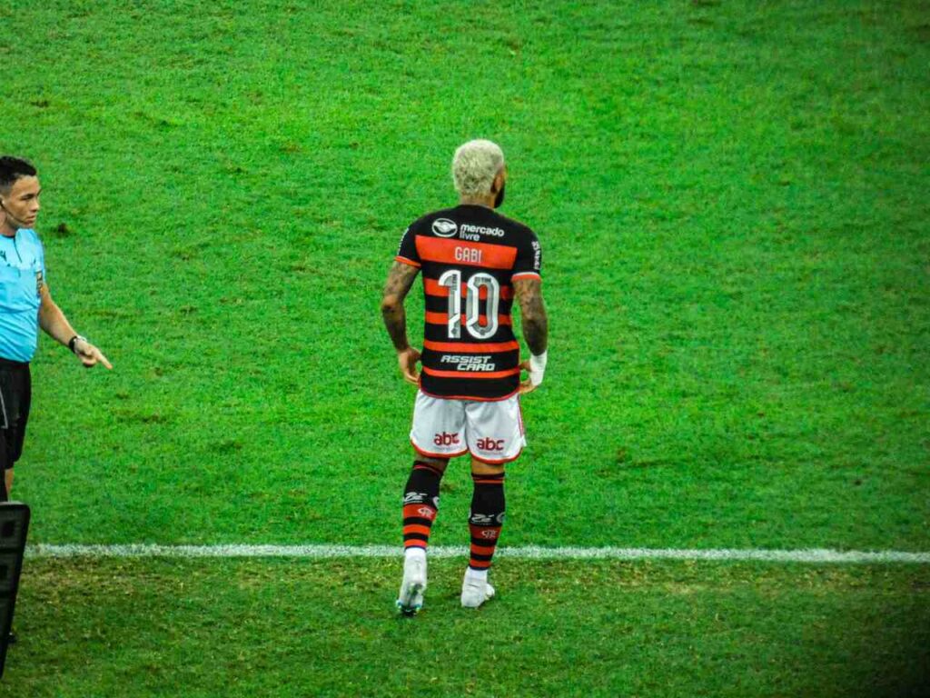 Gabigol permanece com a camisa 10 na Libertadores