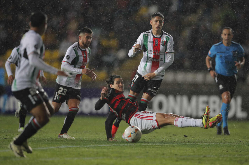 Flamengo voltou a jogar mal e perdeu para o Palestino na Libertadores