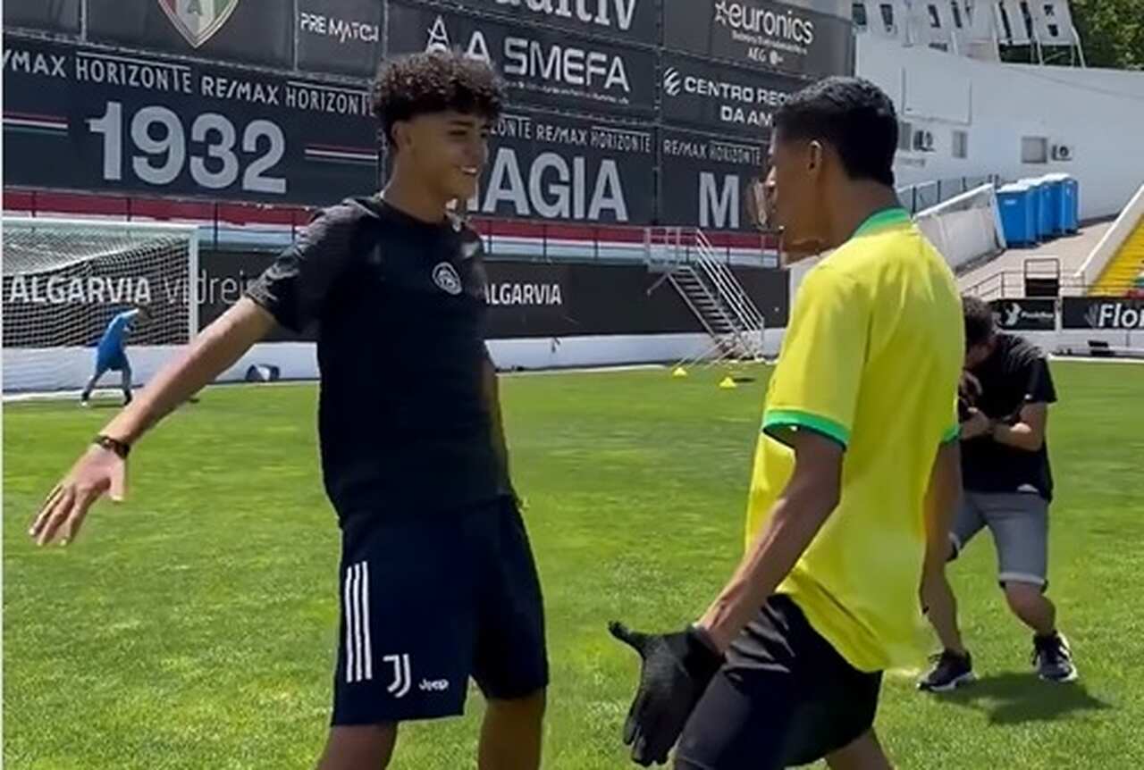Cristiano Ronaldo Jr e Luva de Pedreiro