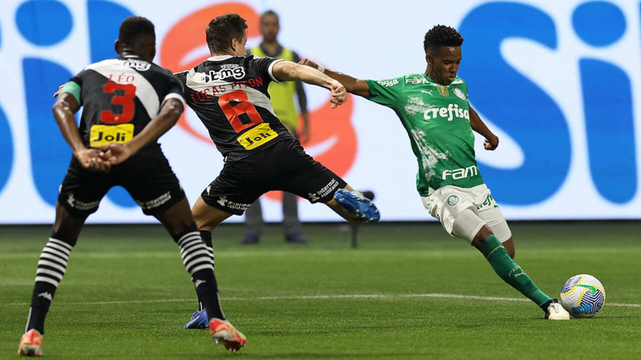 Atuações do Palmeiras contra o Vasco: Estêvão se destaca na boa vitória