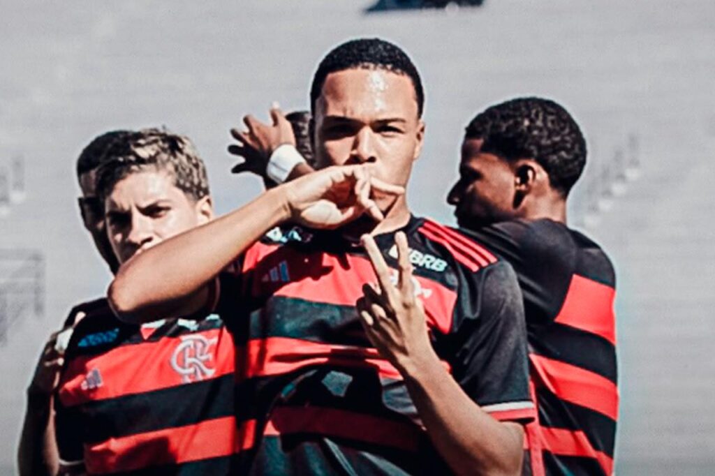 Flamengo goleia Boavista na Gávea