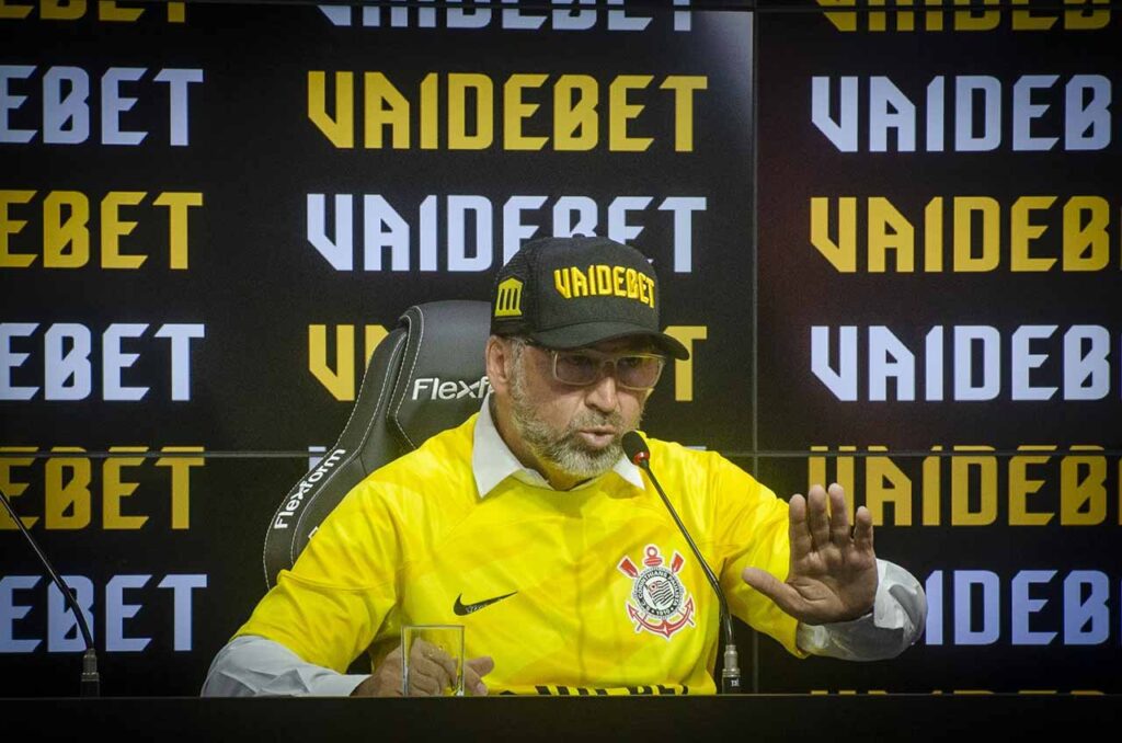 Augusto Melo na entrevista de apresentação da VaideBet