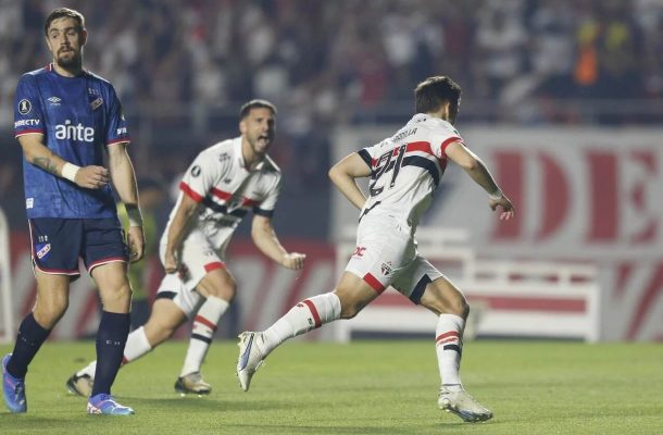 Também em agosto voltou a Libertadores. O São Paulo encarou o Nacional-URU nas oitavas de final. Após um empate sem gols em Montevidéu, o Tricolor tem grande desempenho, vence por 2 a 0 e avança na competição continental. - Foto: Miguel Schincariol / saopaulofc