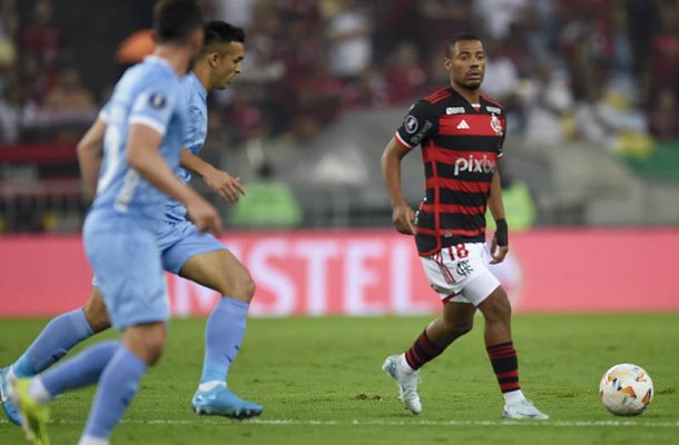 Depois de sequência turbulenta, o Flamengo se reencontrou novamente e fechou o mês de forma positiva. Avançou às oitavas da Libertadores e Copa do Brasil, além de voltar a vencer no Campeonato Brasileiro. O time bateu Corinthians, Bolívar, Amazonas e Millonarios. Foto: Marcelo Cortes /CRF.