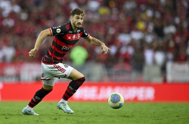 Além de Tite, o Flamengo teve mais de 12 problemas em 28 dias de agosto. As lesões assombraram o Ninho do Urubu. Cebolinha (coxa direita e tendão de Aquiles) e De La Cruz (joelho direito e coxa direita); Varela (quadril); Viña (joelho direito e fratura na tíbia fora da temporada); Pedro (coxa esquerda); Gabigol (coxa direita); Arrascaeta (coxa esquerda); Wesley (coxa direita); Tite (arritmia) e Michael (coxa direita). Foto: Marcelo Cortes/Flamengo