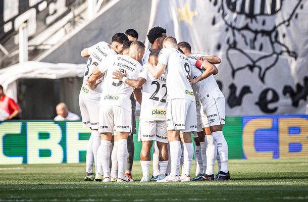 Foram seis jogos no mês de agosto, com uma vitória (contra o Paysandu), uma derrota ( contra o Avaí) e quatro empates ( Contra Sport, Guarani, Amazonas e Ponte Preta). Novorizontino e Mirassol enconstam no Santos na briga pelo título. - Foto: Raul Baretta/ Santos FC.