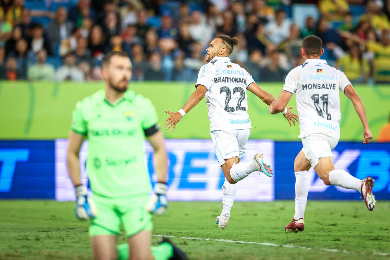 Braithwaite foi decisivo na vitória do Grêmio sobre o Cuiabá - Foto: Lucas Uebel / Grêmio FBPA