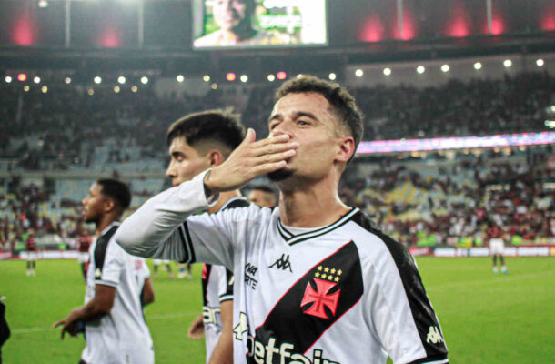 Neste período, o time viu um início ruim de Coutinho e seca de gols do Vegetti no Brasileirão. Coutinho, porém, marcou seu primeiro gol no retorno logo contra o Flamengo, em empate por 1 a 1 no Maracanã. Foto: Matheus Lima/Vasco