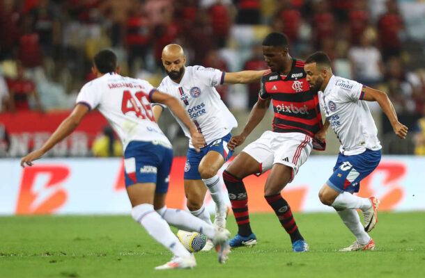 Na Copa do Brasil, o Flamengo confirmou a classificação às semifinais após duas vitórias por 1 a 0 dentro e fora de casa. Arrascaeta e Bruno Henrique marcaram os gols. Mesmo aos trancos e barrancos, o time ia avançado na competição. Fotos: Gilvan de Souza/Flamengo