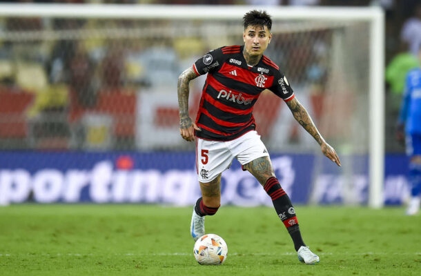 PULGAR  - Bom papel na troca de passes e na assistência para o gol de Ayrton Lucas. Na defesa, perdeu algumas disputas - NOTA 6,0 - Foto: Marcelo Cortes/Flamengo