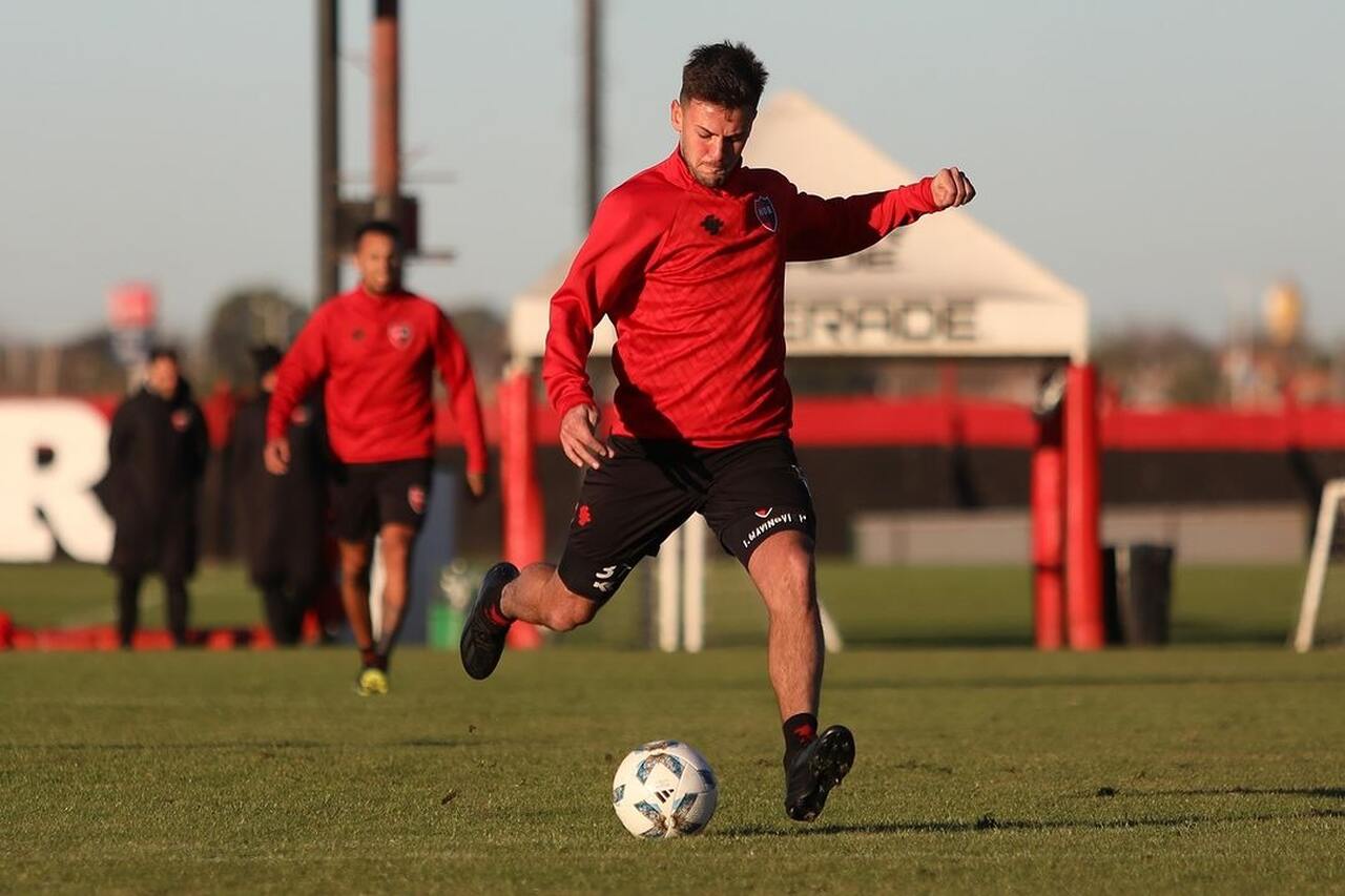 Ian Glavinovich não vai reforçar o Vasco no restante da temporada - Foto: Divulgação/Newell's Old Boys