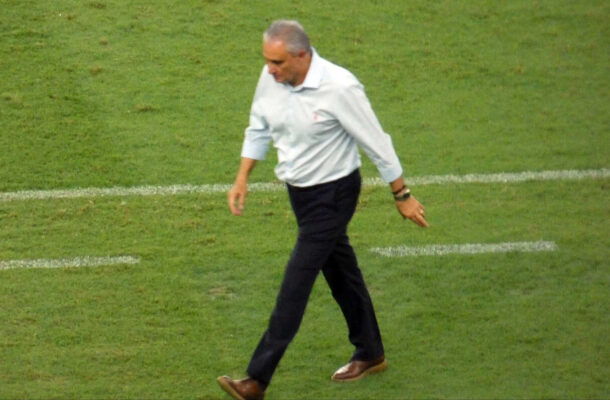 Depois da eliminação para o Peñarol, o time voltou a campo diante do Athletico, no Maracanã. O Fla, que teve pouca inspiração, venceu o duelo pelo Brasileirão. No entanto, o baixo rendimento, trabalho estagnado e pouca variação de jogadores fizeram com que o técnico Tite fosse demitido no dia seguinte. Com ele no comando, a equipe disputou 70 jogos, com 42 vitórias, 12 empates e 16 derrotas, um aproveitamento de 65,7% dos pontos. Foto: Lucas Bayer/J10