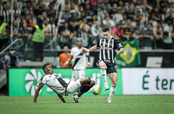 OUTUBRO - O ano de altos e baixos seguia. Afinal, apesar de Vegetti voltar a marcar (contra o Cruzeiro, no último jogo de setembro), a equipe perdeu por 2 a 1 para o Atlético-MG na ida da semifinal da Copa do Brasil, se complicando na competição. Foto: Pedro Souza / Atlético