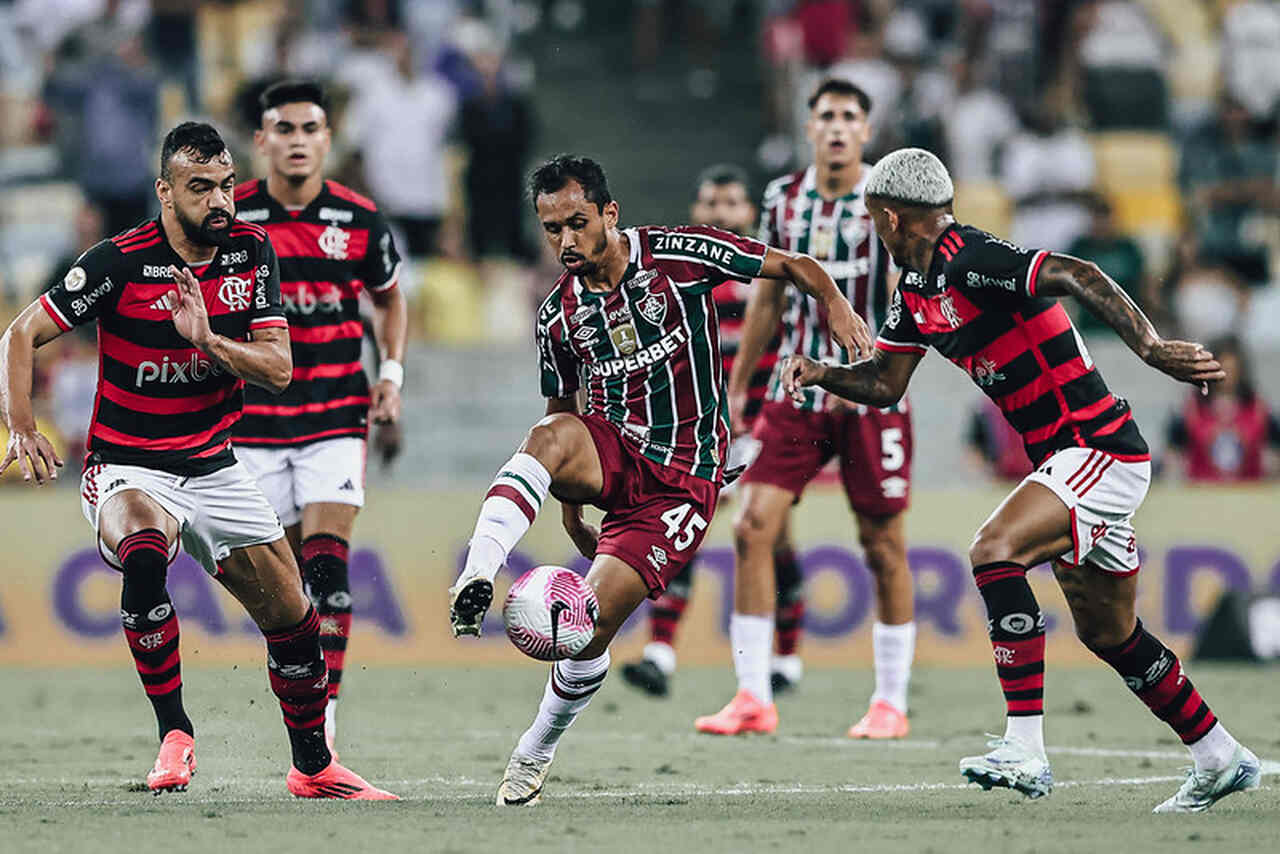 Fluminense vence, respira na tabela e complica o Flamengo pelo título do Brasileirão