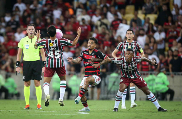 Em seu primeiro clássico, Filipe Luís não conseguiu parar o desesperado Fluminense, que lutava contra o rebaixamento. O Tricolor venceu por 2 a 0, no Maracanã, com maestria de Ganso e eficiência de Arias. No entanto, o time já demonstrava outra postura dentro de campo. Foto: Marcelo Gonçalves/Fluminense.