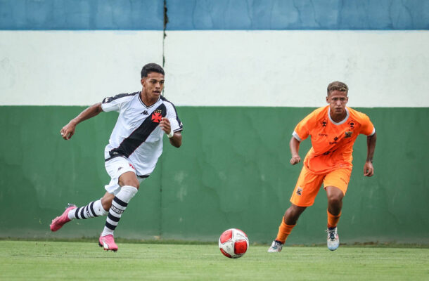 MAXSUELL ALEGRIA -  Ex-Nova Iguaçu, o atacante fez bons cortes rápidos em seus marcadores, mas cometeu muitos erros de passes, inclusive curtos. Buscou algumas finalizações, mas sem sucesso. NOTA 4,5 - Foto: Dikran Sahagian/Vasco