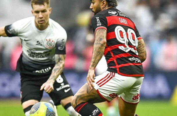 Com a vantagem, o Flamengo segurou o Corinthians, com um a menos após expulsão de Bruno Henrique. O time de Filipe Luís segurou as investidas dos paulistas e permaneceu o placar por 0 a 0, em Itaquera. Assim, o treinador iria para sua primeira final de Copa do Brasil e poderia o pentacampeonato do Rubro-Negro. Foto: Marcelo Cortes/Flamengo