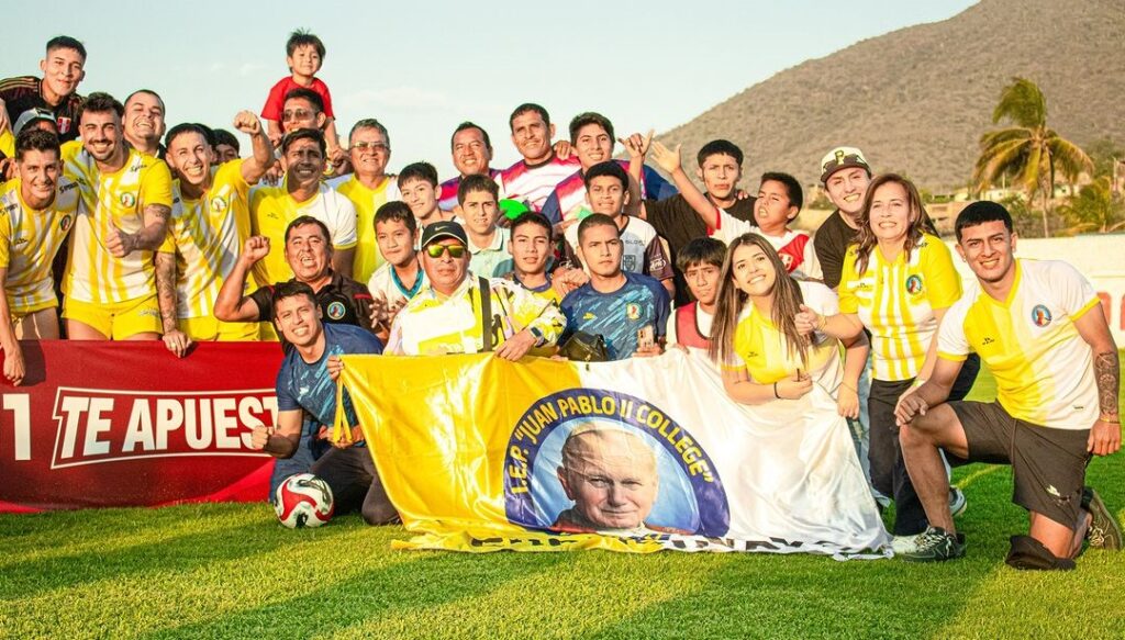 time-do-papa-sobe-para-a-primeira-divisao-do-futebol-peruano