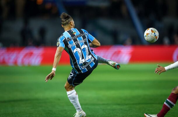 BRAITWAITE: Incomodou a defesa, mas, praticamente isolado, ficou difícil levar perigo ao gol de Hugo Souza. NOTA: 4,0. Foto Lucas Uebel/Grêmio