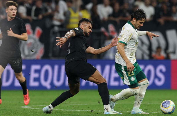 NOVEMBRO -  Palmeiras perde para o Corinthians por 2 a 0 na Neo Química Arena, pelo Campeonato Brasileiro e se complica na briga pelo título. Além disso, o Alviverde perdeu um tabu de três anos sem perder para o arquirrival. - Foto: Cesar Greco/Palmeiras