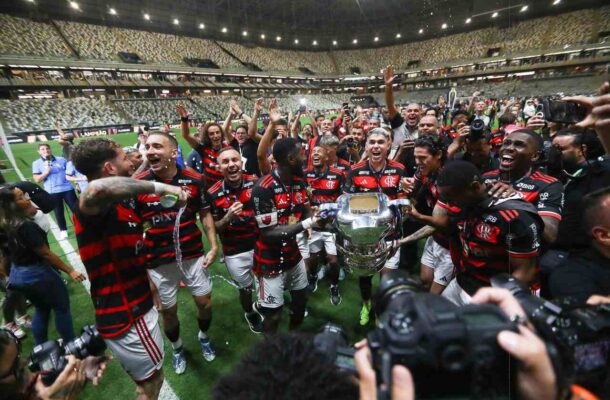 Soberano em campo, o Flamengo segurou o Galo na Arena MRV e venceu por 1 a 0. Com a conquista, o clube faturou o pentacampeonato da Copa do Brasil e a primeira sob o comando técnico Filipe Luís. Foto: Gilvan de Souza / CRF