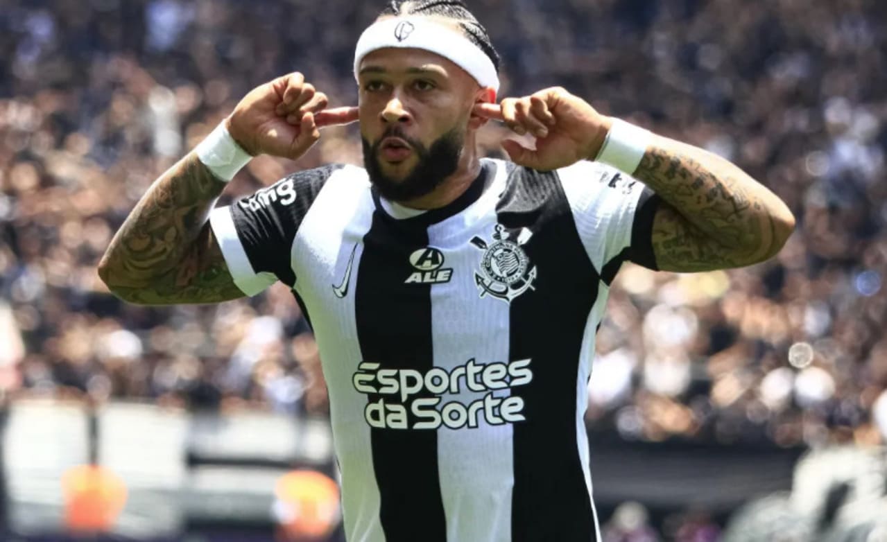 Depay protesta contra calor: '30 graus, não consigo entender isso'